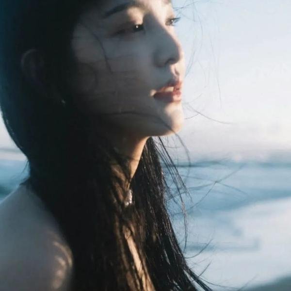 燕子与鹦鹉